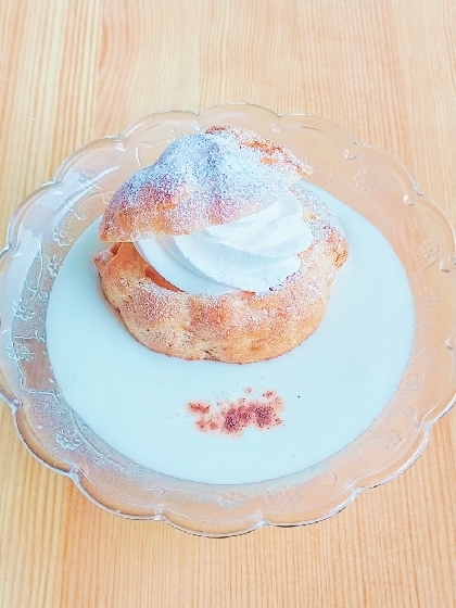お菓子と飲み物♪ヨーグルト（シュークリーム）