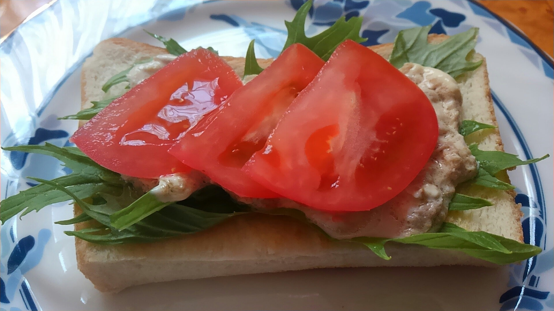 ツナマヨと野菜のモーニングトースト