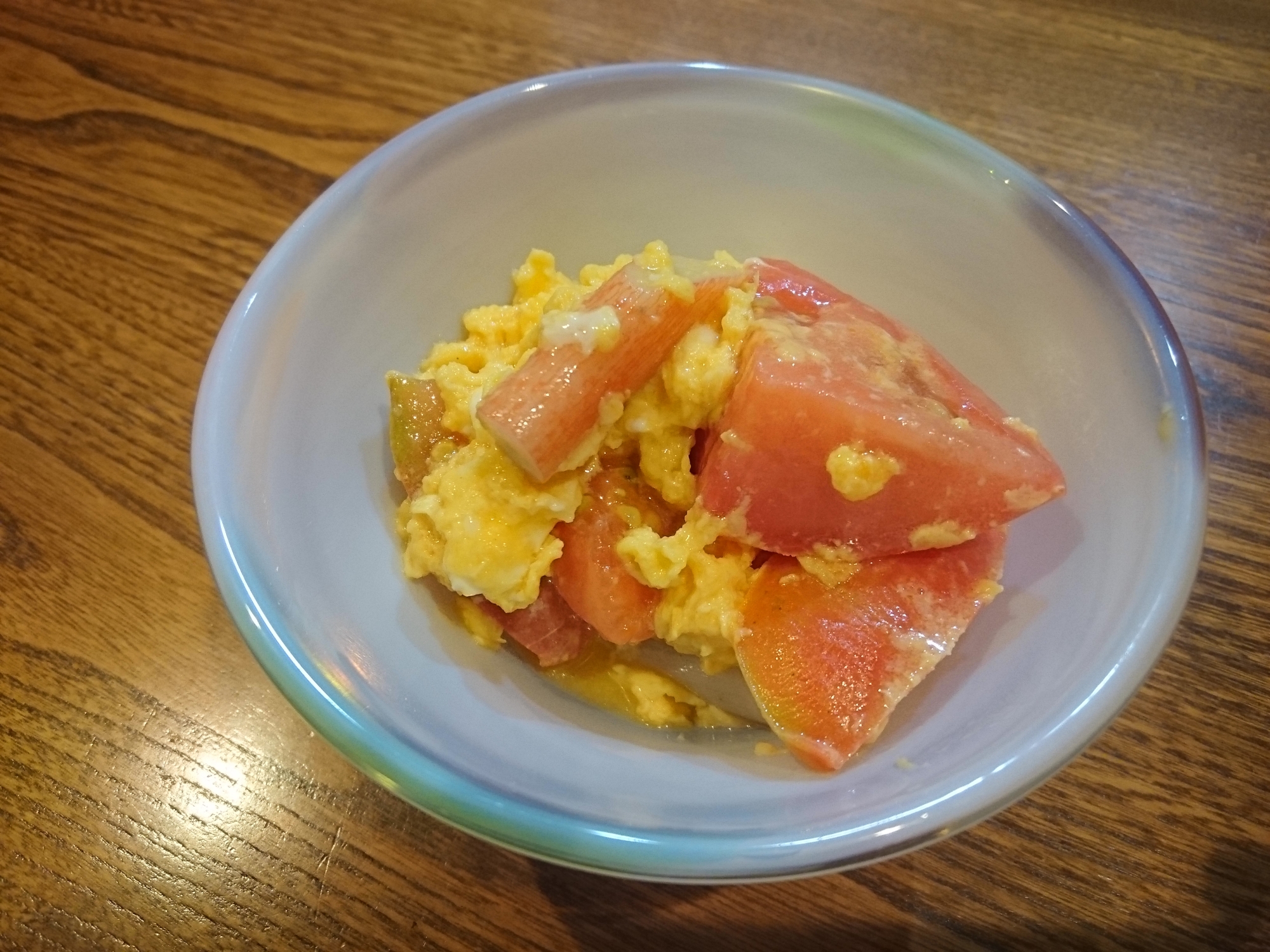 超簡単◎トマトと卵とカニカマのにんにく炒め