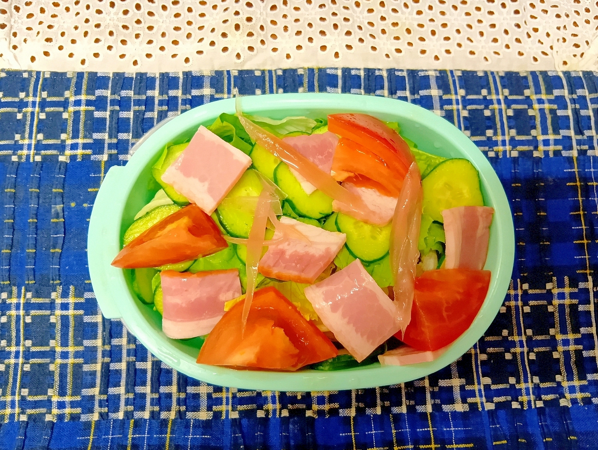 みょうがの酢漬けでサラダ