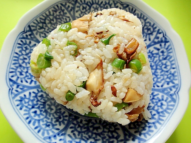 舞茸とインゲンのおにぎり