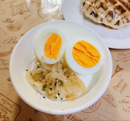 新玉ねぎのせたゆで卵丼