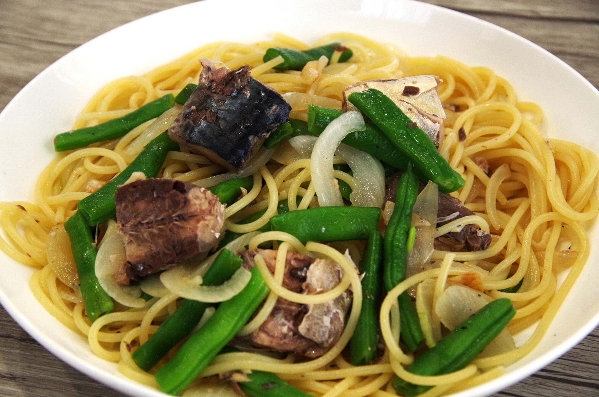 お手軽！鯖缶と冷凍インゲンのパスタ