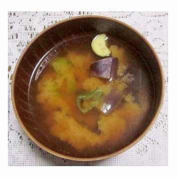 なすとねぎの味噌汁