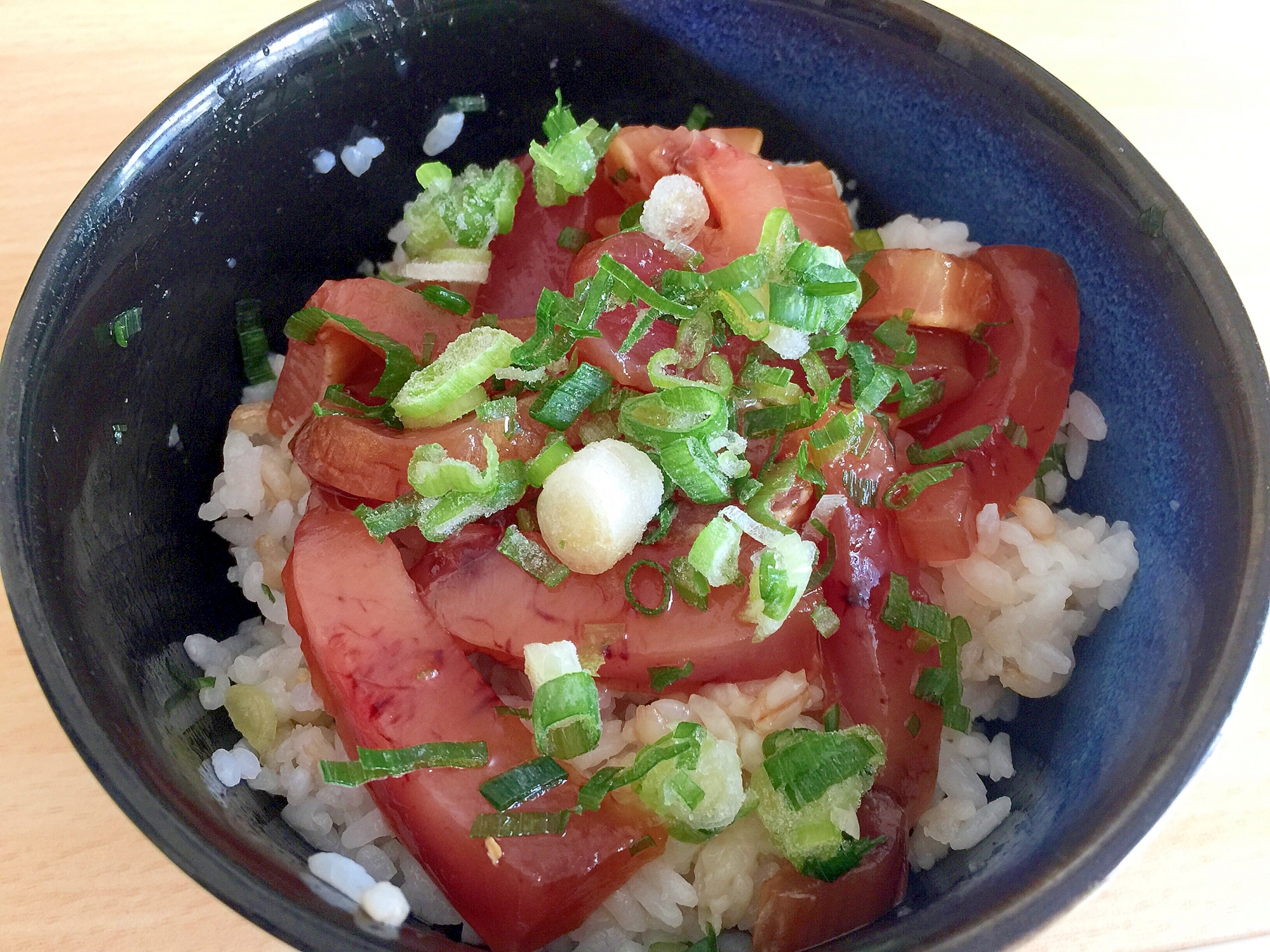 ごま油香る！簡単マグロ漬け丼