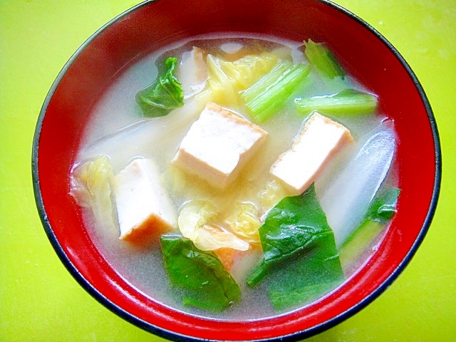 白菜と厚揚げ小松菜の味噌汁