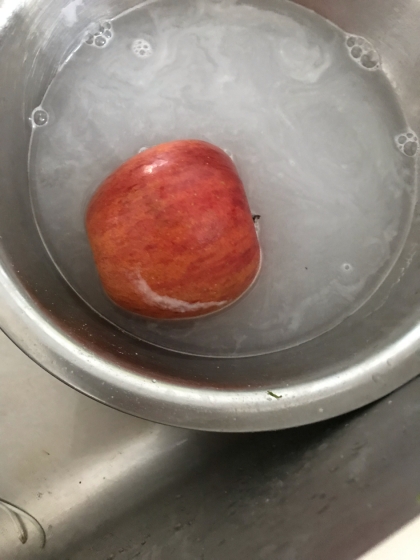 古くなったリンゴをアップルティーにするのに綺麗にしました。安心です！