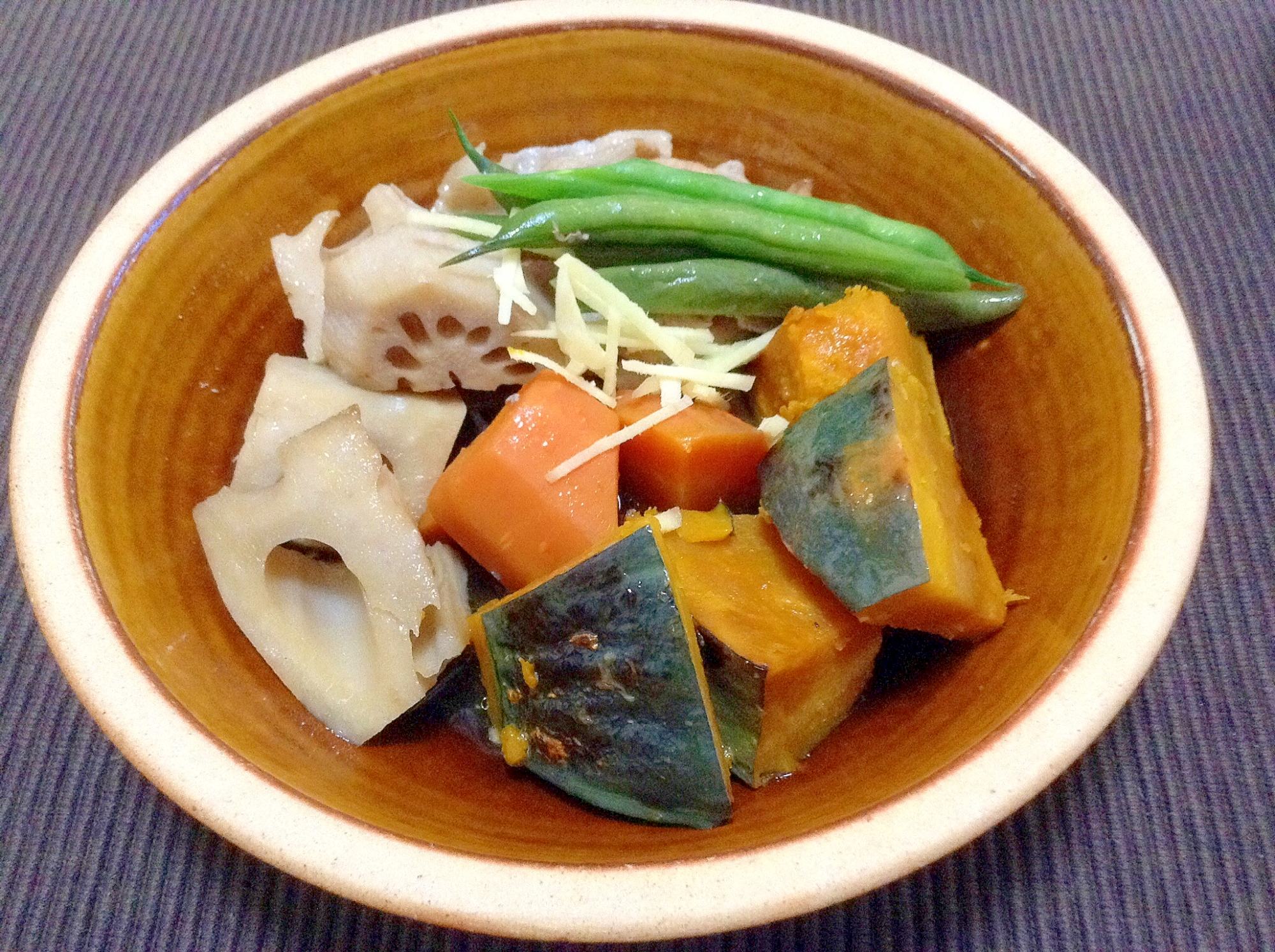 色どり野菜と豚バラ肉の、生姜煮