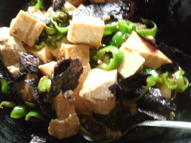豆腐とこうばし焼きししとうの海苔和え