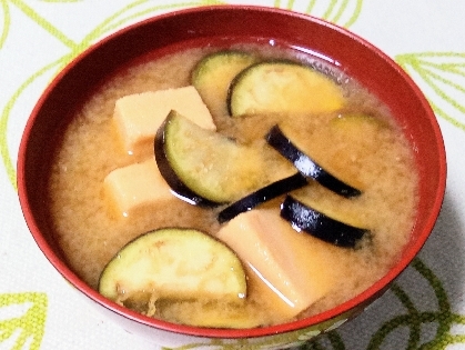 なすと高野豆腐の味噌汁