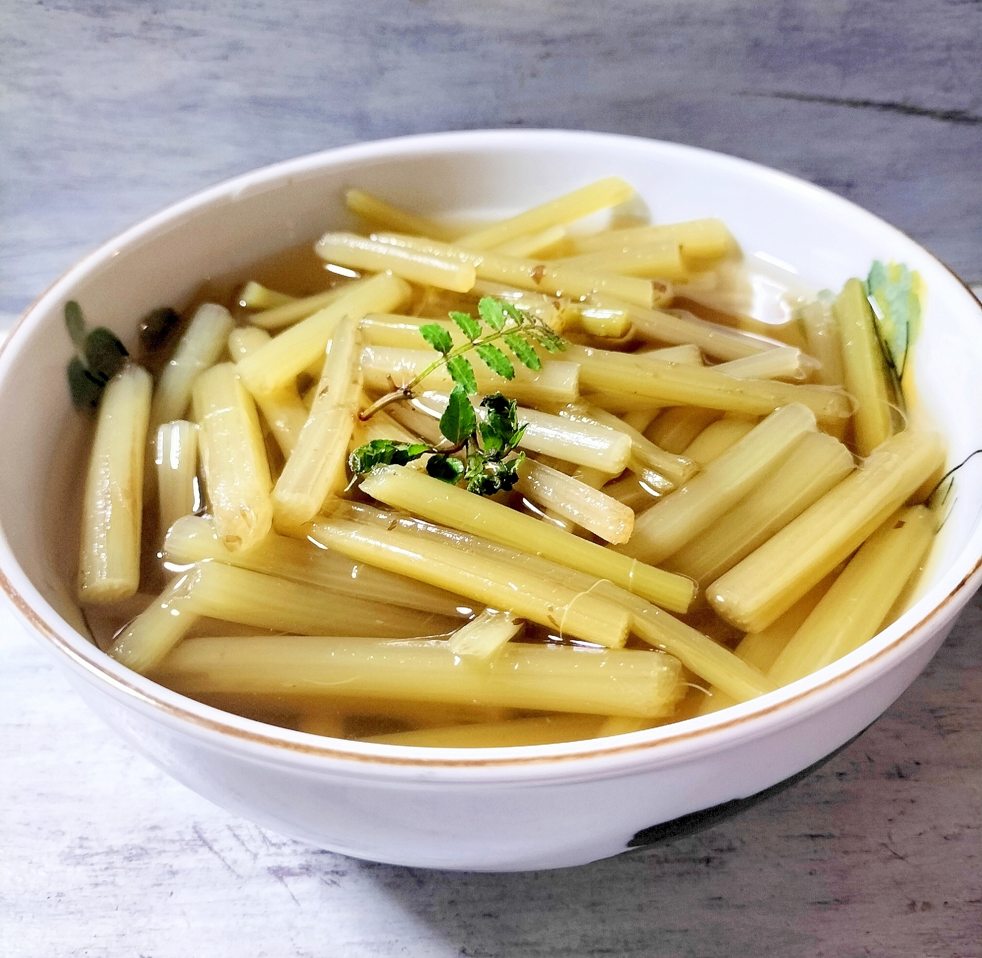 ほんのり苦みがくせになる♡優しい味のふきの煮物