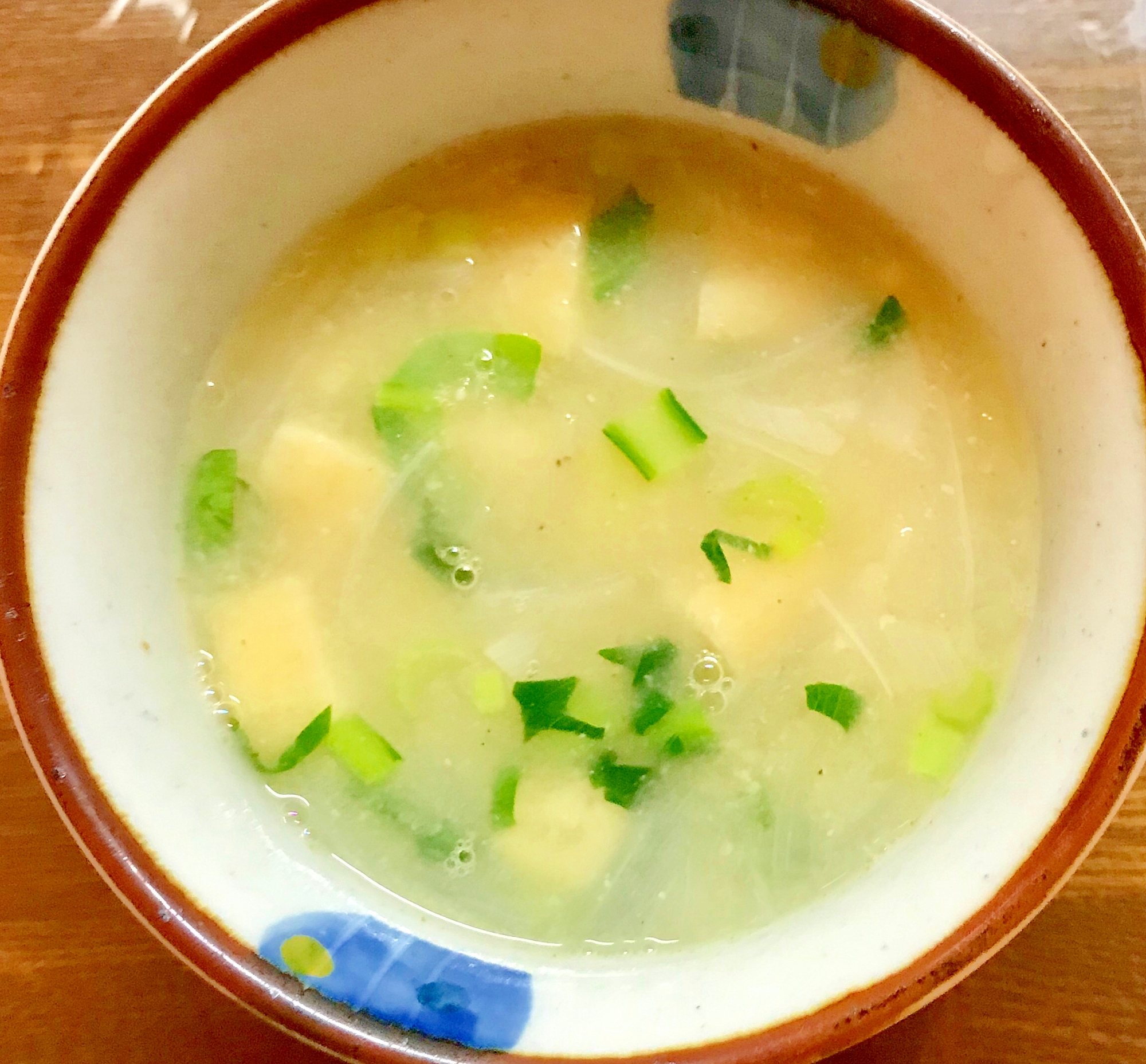 さつま芋と玉ねぎと小松菜の味噌汁