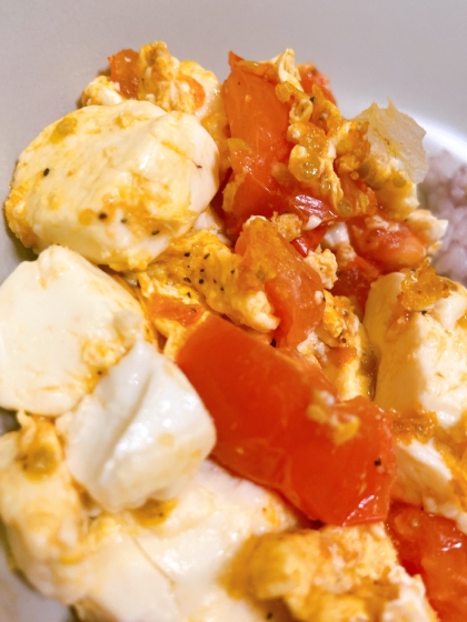簡単で美味しい  トマトと卵、豆腐の炒め物