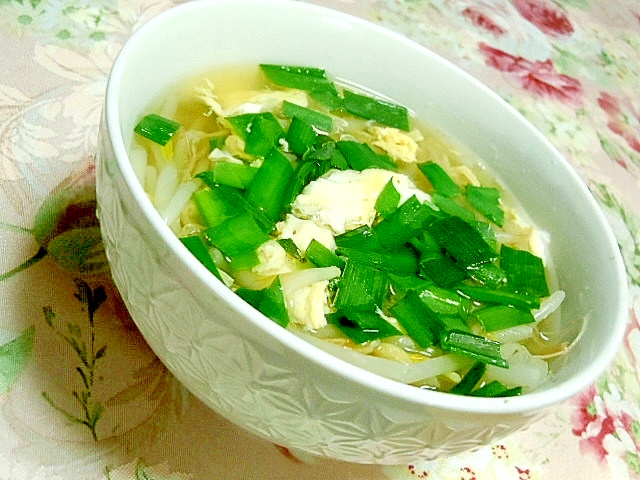 ダシダｄｅ もやしとニラと卵のにんにくスープ レシピ 作り方 By 小太郎１２１２ 楽天レシピ