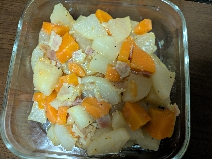 冷蔵庫にあったので人参も入れてみました！だしがしみた大根が美味しかったです!