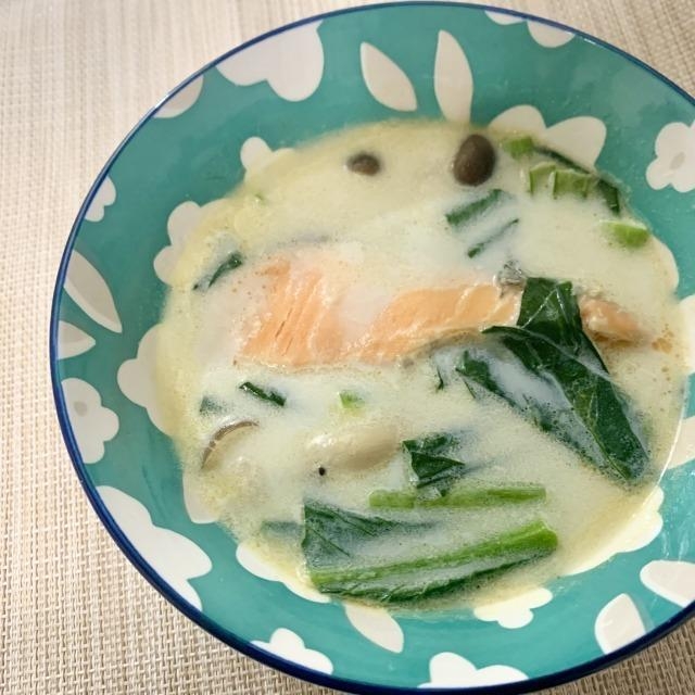 鮭と小松菜のミルク味噌スープ