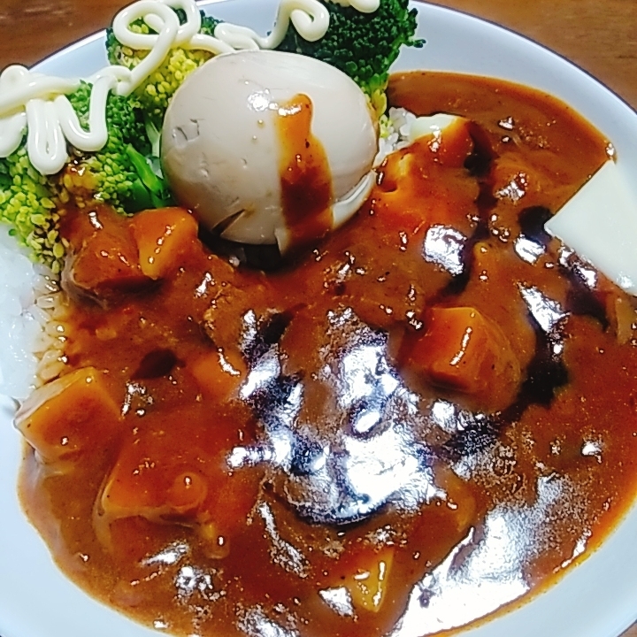 ブロッコリー　チーズ　煮卵カレー