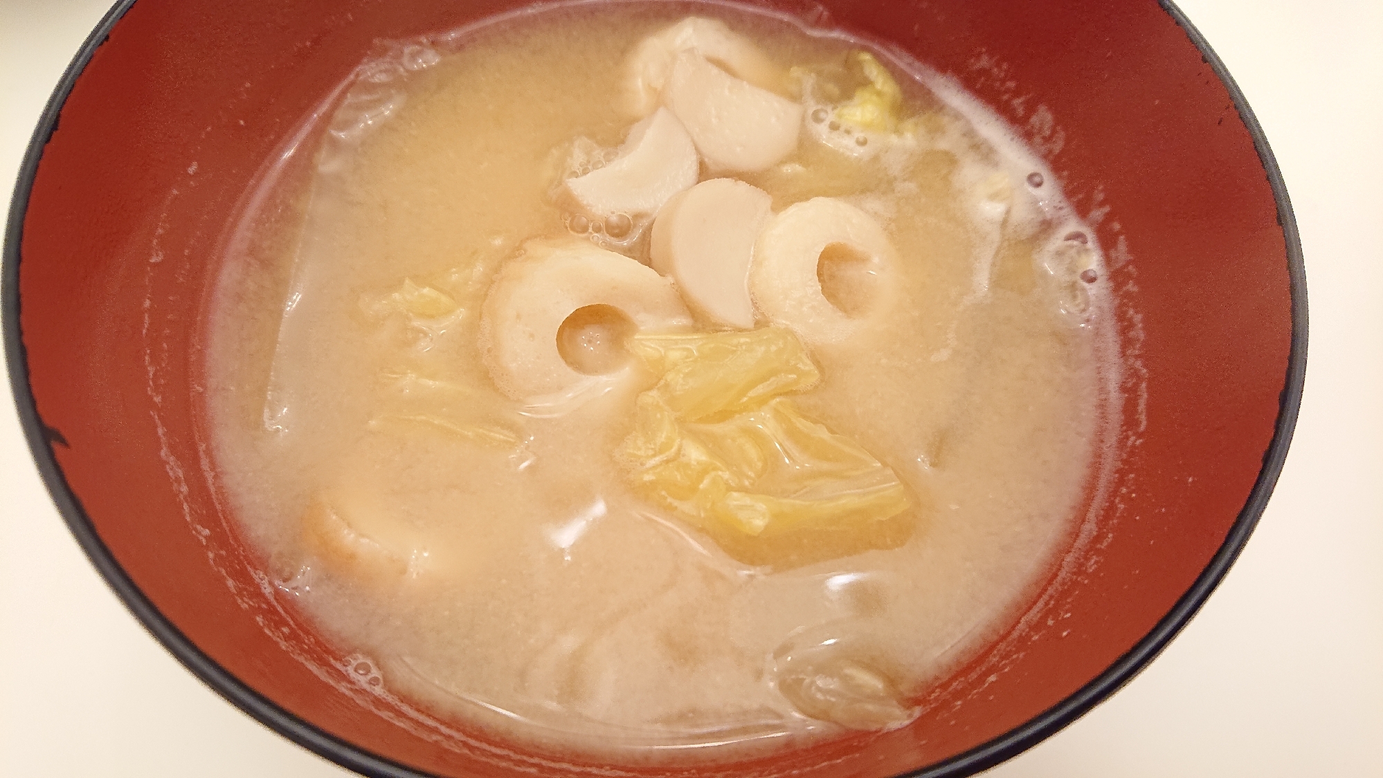 エリンギの食感がおいしい⭐ちくわと白菜の味噌汁