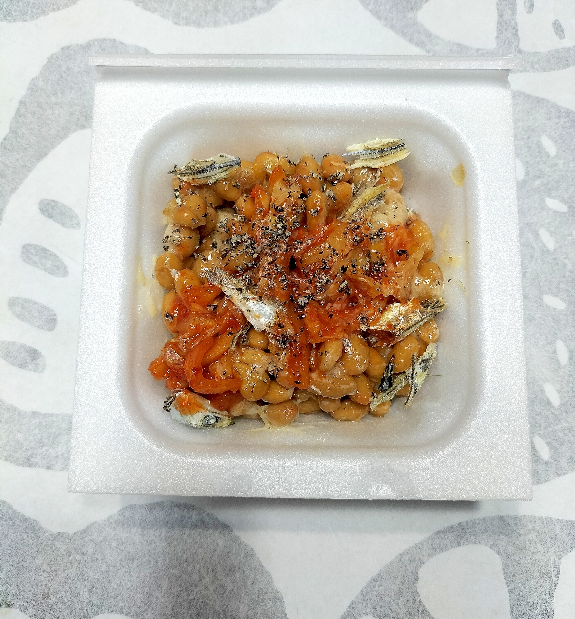 イリコとキムチの黒胡麻納豆