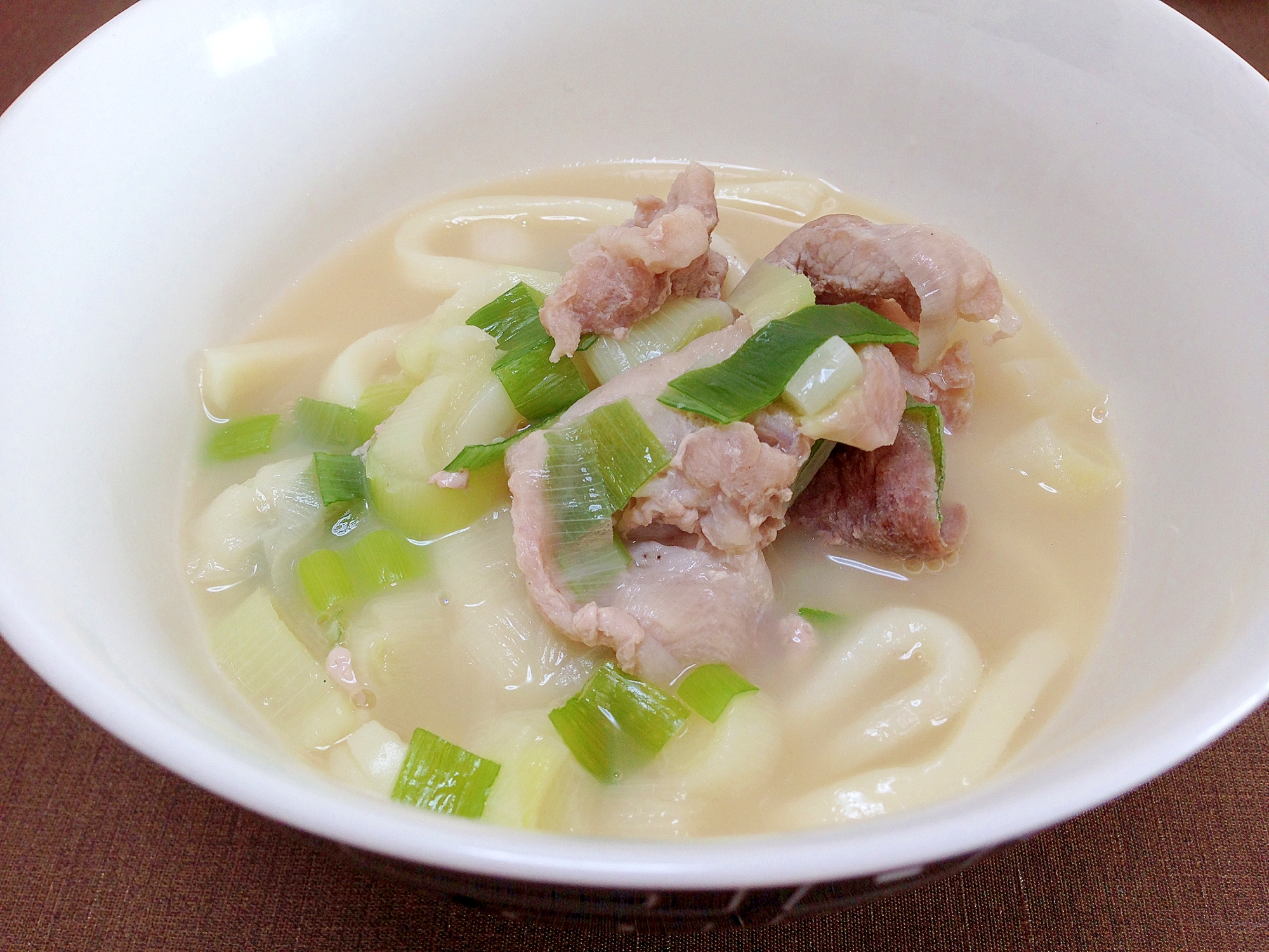 鍋キューブで☆豚肉と長ネギの白湯うどん