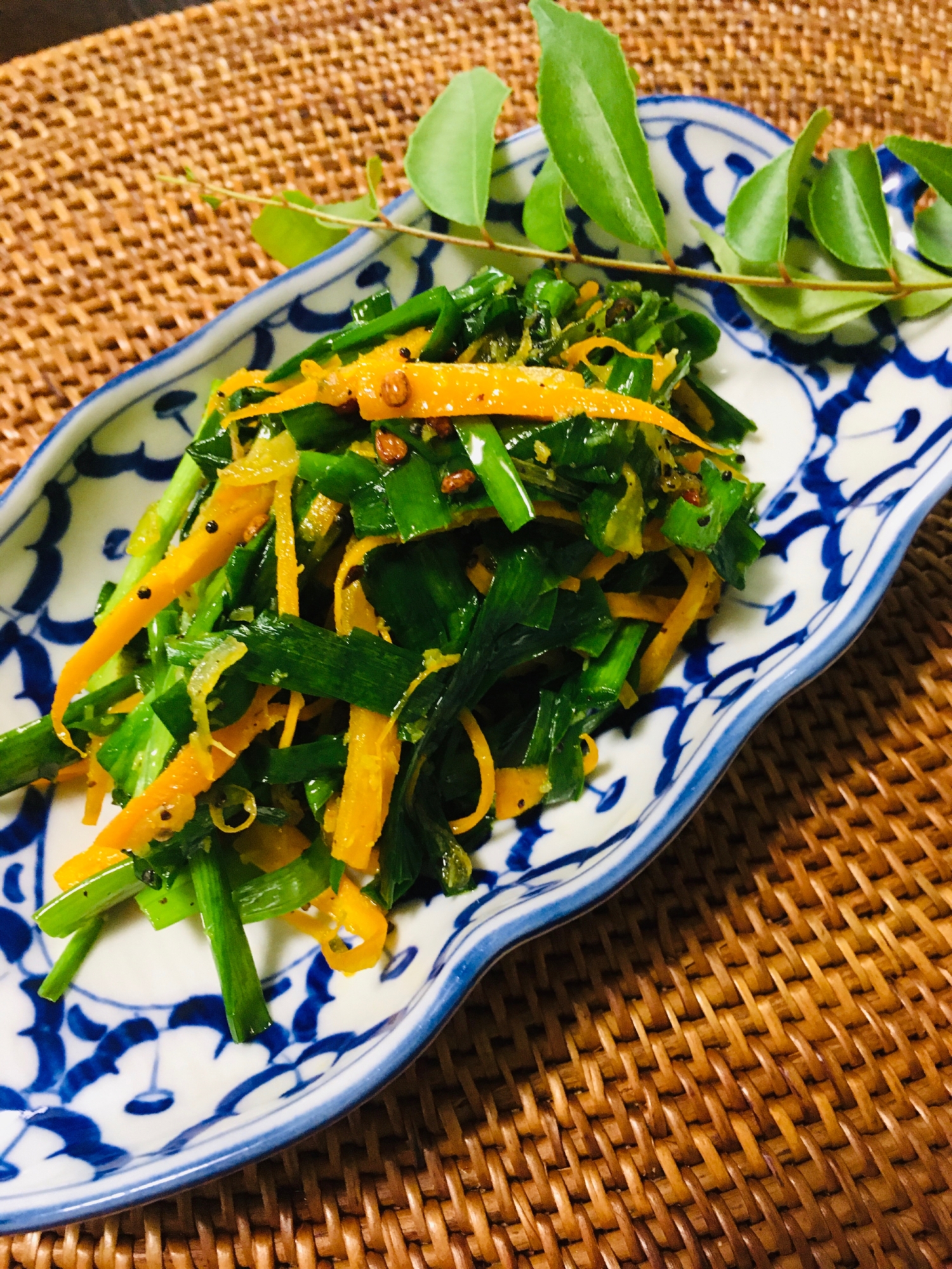 ニンジンとニラのポリヤル(南インドの野菜炒め)