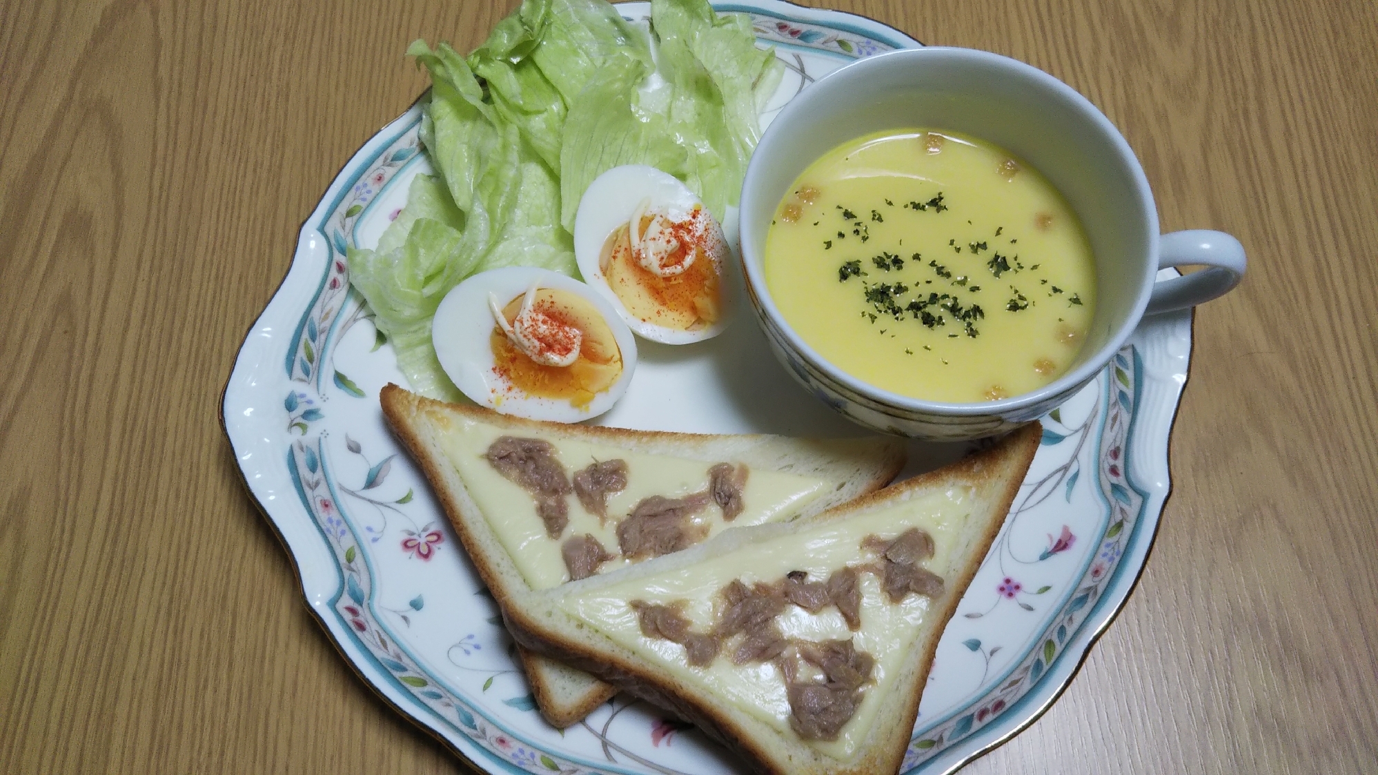 ツナチーズトーストとコーンスープと茹で卵の朝食☆