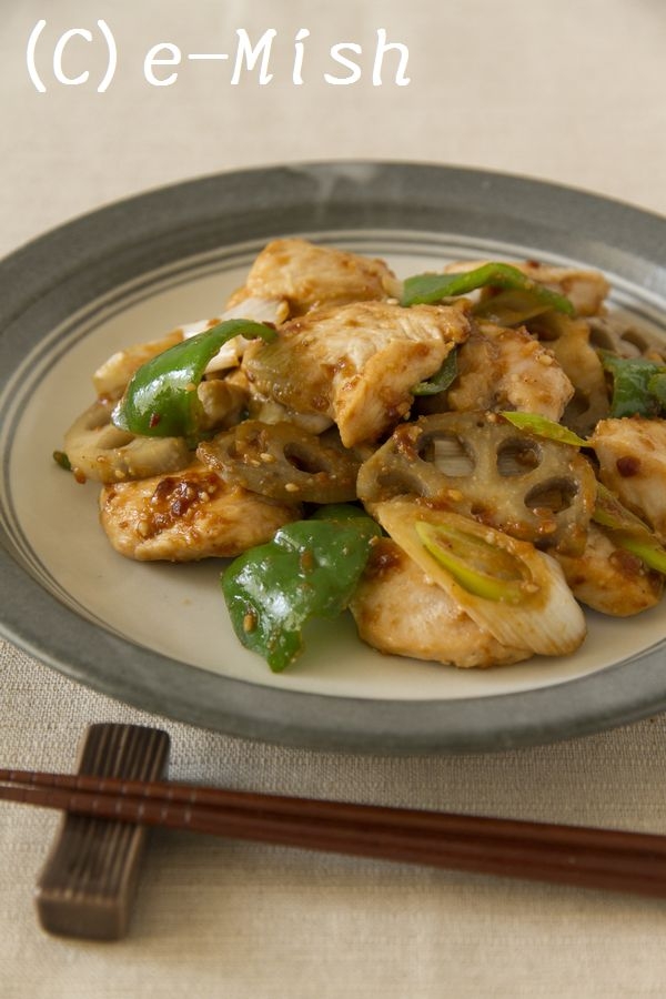 【ココナッツオイル】鶏肉とれんこんのごま味噌炒め