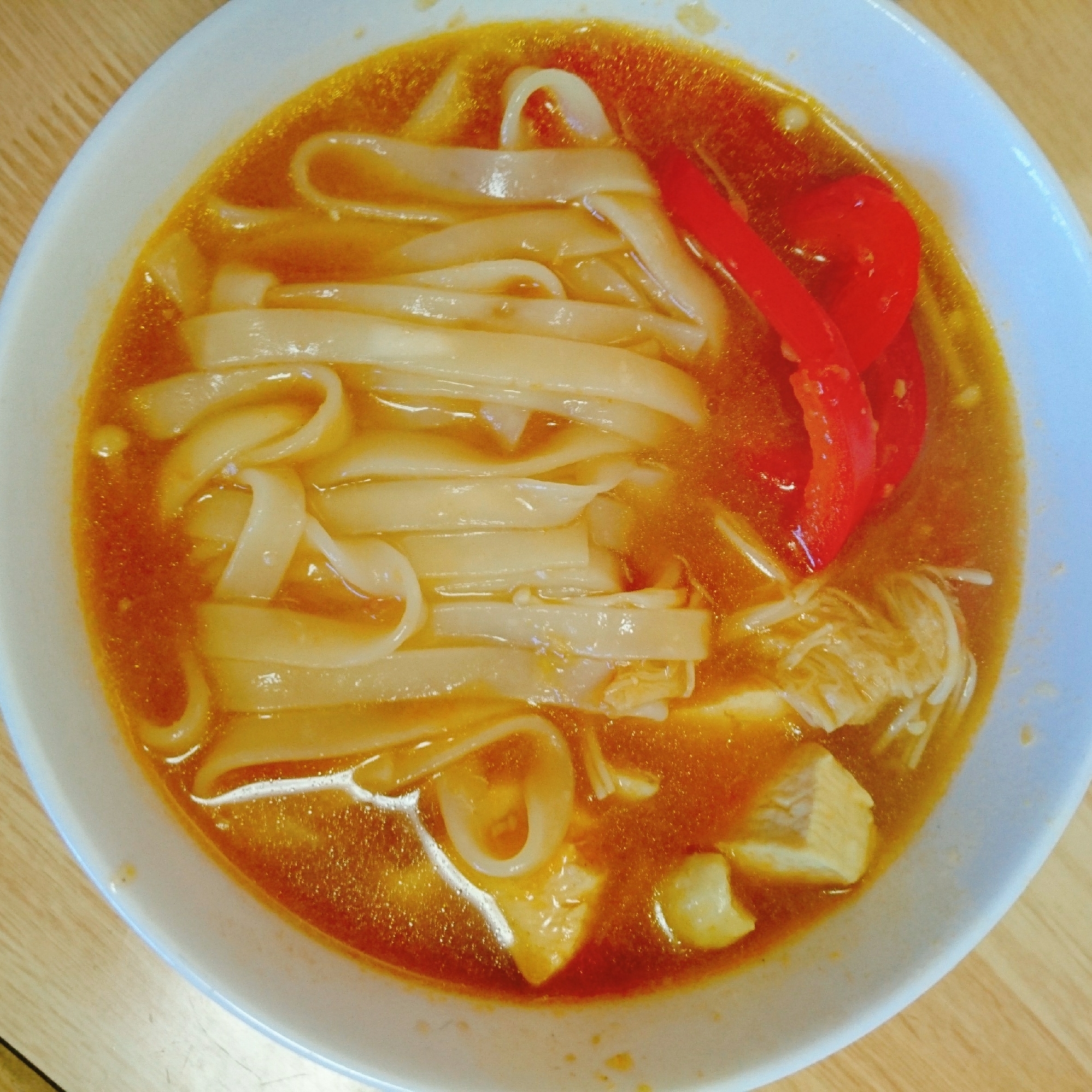 鶏胸肉 えのき パプリカのカレーうどん