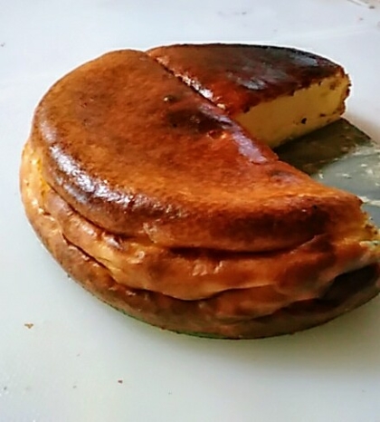 ベイクドチーズケーキ初めて作りました(^o^)
意外に簡単で、とっても美味しかったです！
ヘルシーなのがうれしいですね( =＾ω＾)