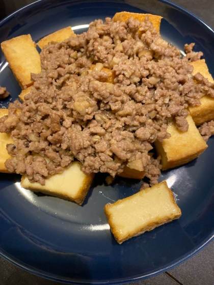 お酒にもご飯にも★カリふわ厚揚げの肉味噌がけ