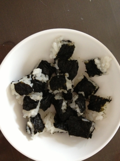 １歳まじかの息子に作りました*\(^o^)/*
おにぎりははじめてあげましたが、完食してくれたで嬉しかったです☆