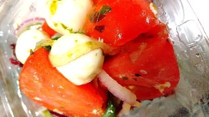 本格イタリアン・トマトとモッツァレラチーズのサラダ