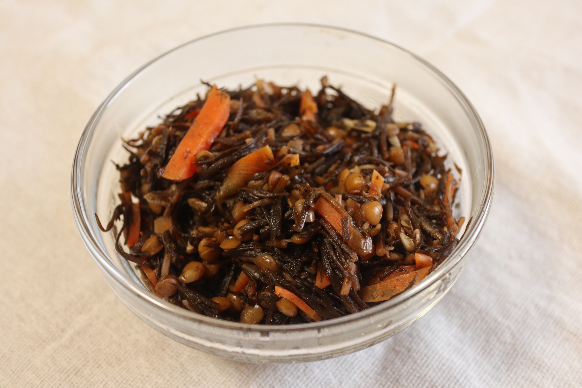 お弁当にもぴったり!レンズ豆のひじき煮