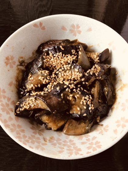 最後にゴマを振って作ってみました。
甘い味付けがご飯に良く合って美味しかったです。
お酒にも合いそうですね。