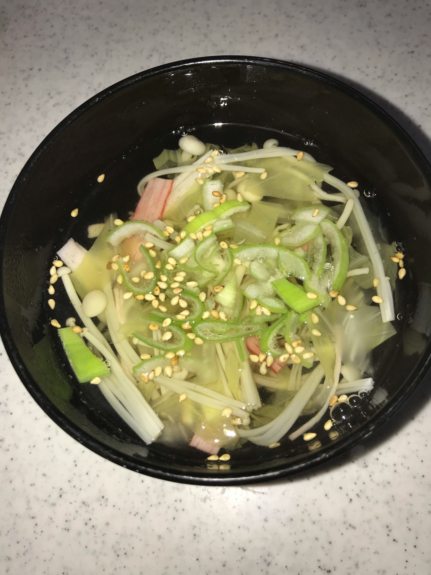夕飯に！簡単お吸い物☆えのき＆白菜＆カニカマ