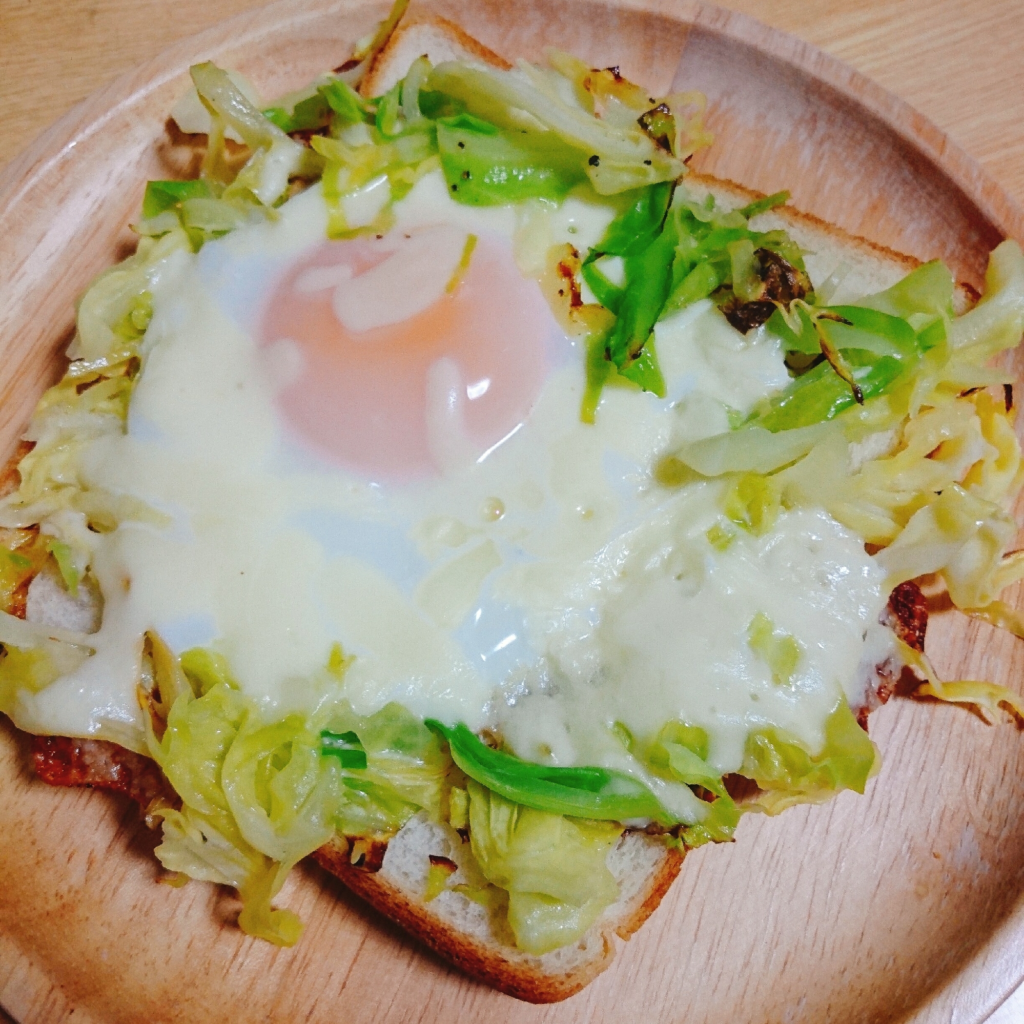 キャベツと卵のパリパリチーズ焼き乗せ惣菜パン レシピ 作り方 By やっすん 楽天レシピ