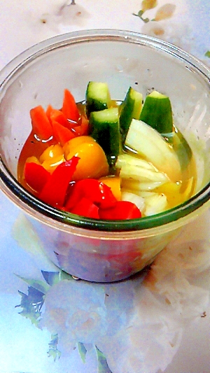 お弁当の色あわせに。パプリカのマリネ