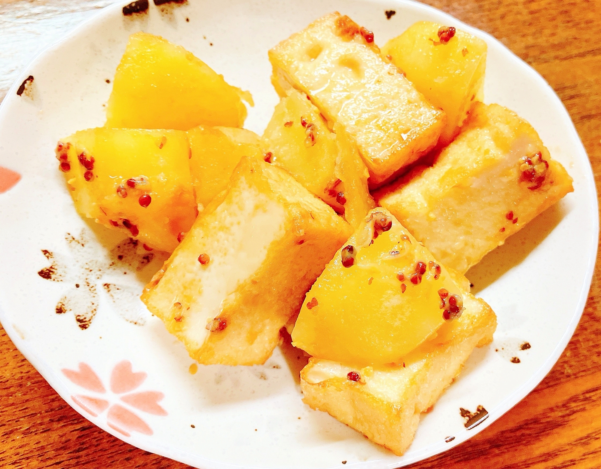 厚揚げとじゃがいもの粒マスタード炒め