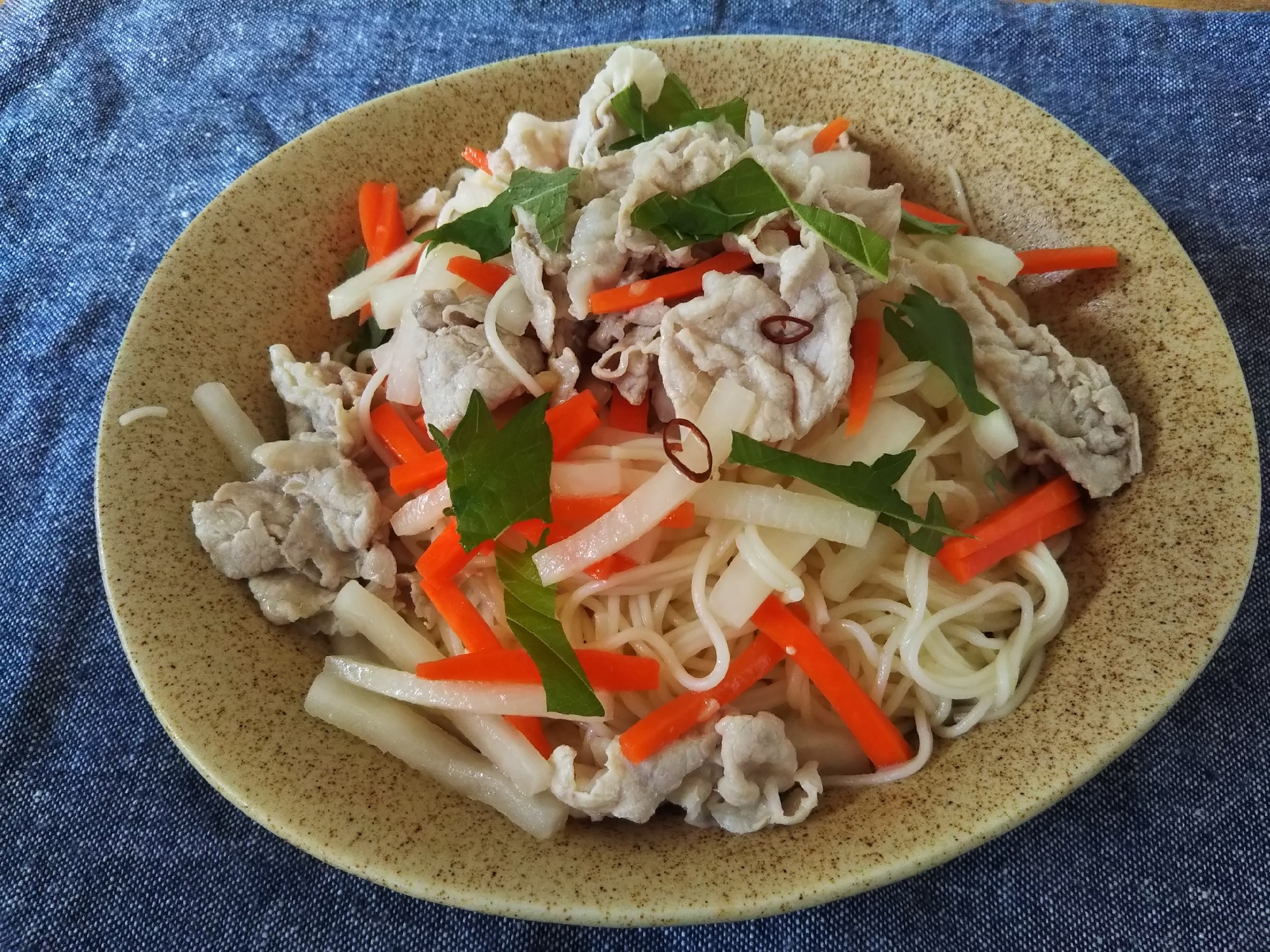 豚肉となますのエスニック素麺