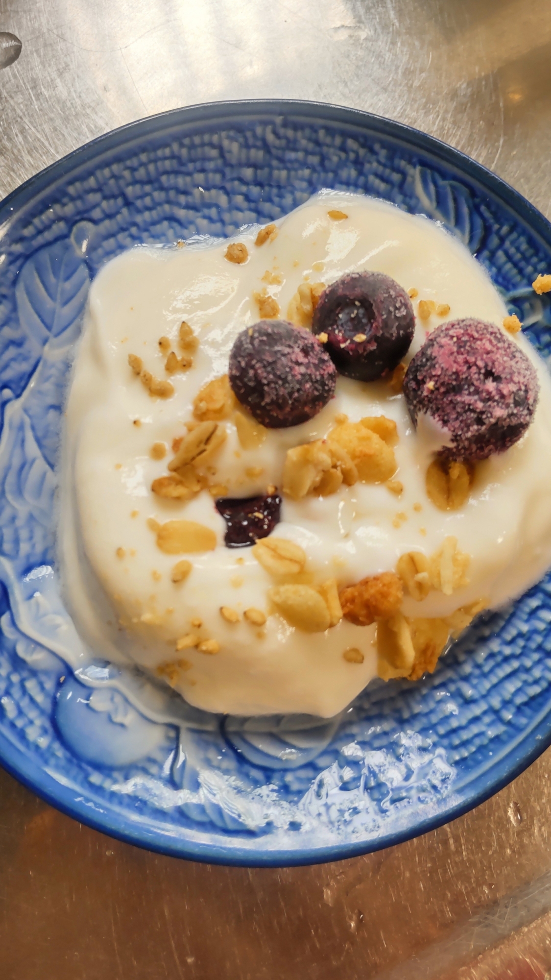 ブルーベリーとグラノーラのヨーグルト