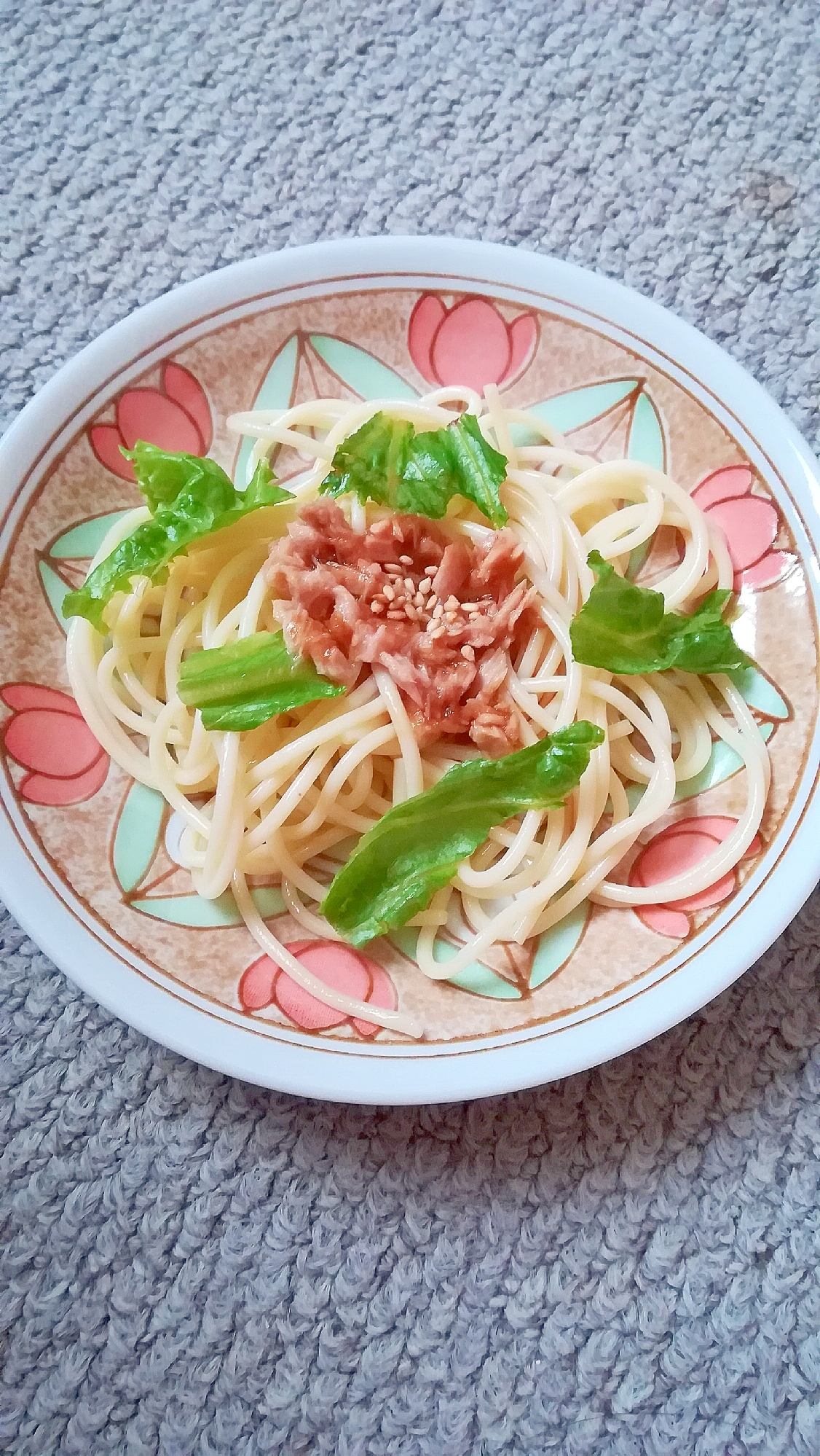 レタスとツナのパスタサラダ