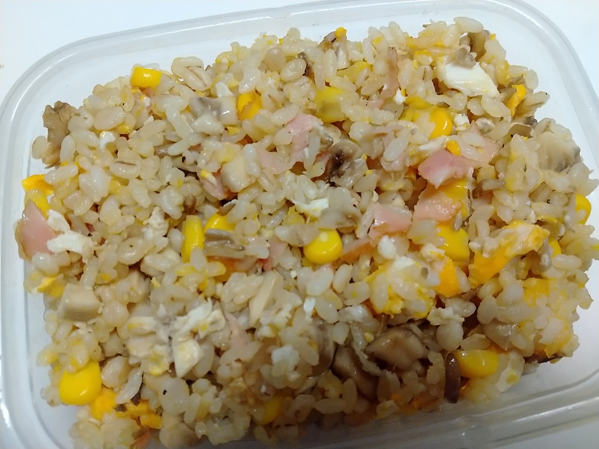 コーンと舞茸のチャーハン