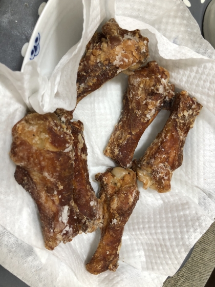 レンジで下味をつける発想がすごいです！うちは冷凍の手羽元だったので、レンジで解凍してから作りましたが、美味しくできました！