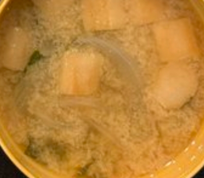 ˚✧₊お麩とわかめのお味噌汁⁺˳✧༚