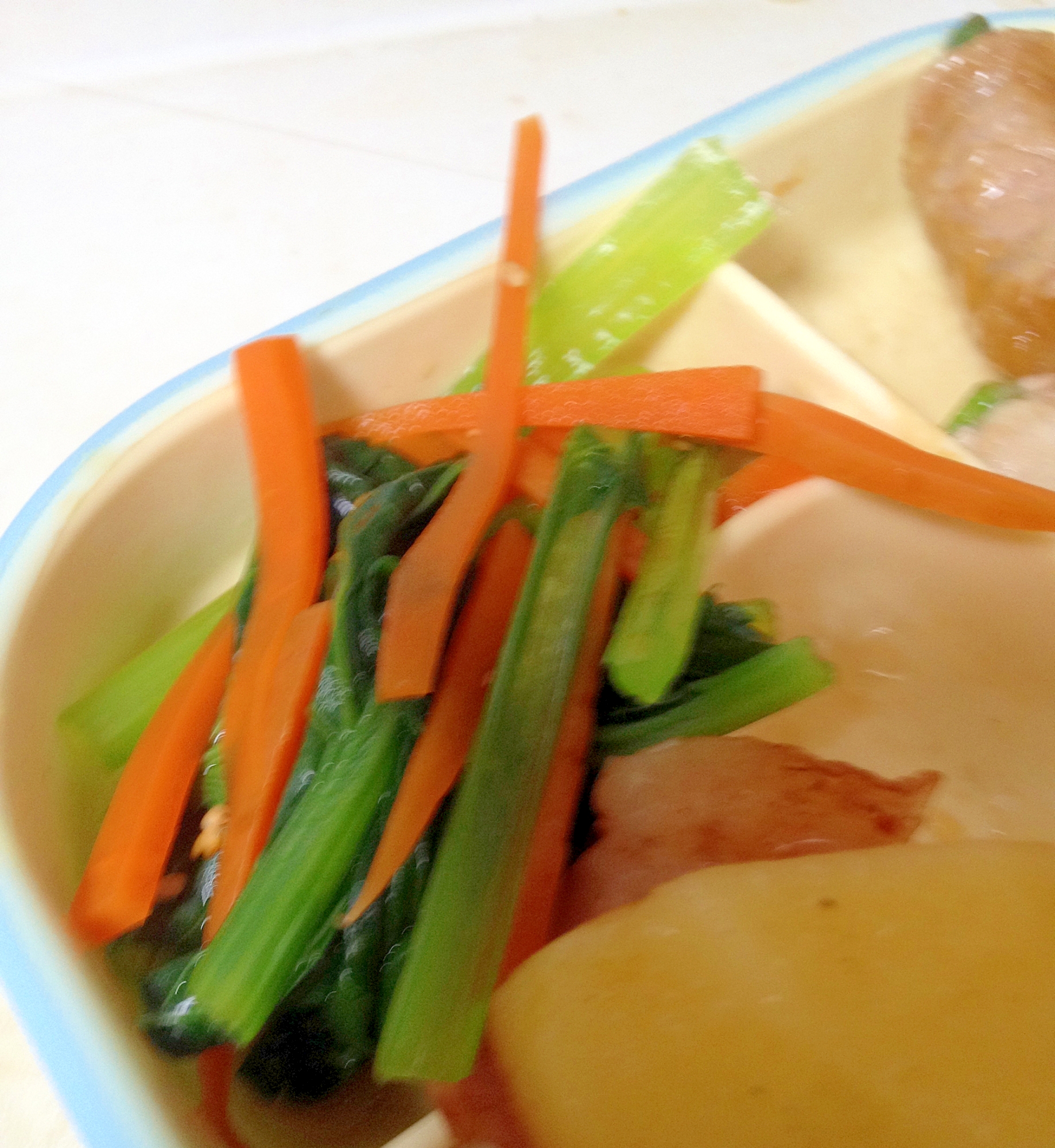 小松菜とにんじんのゴマ炒め
