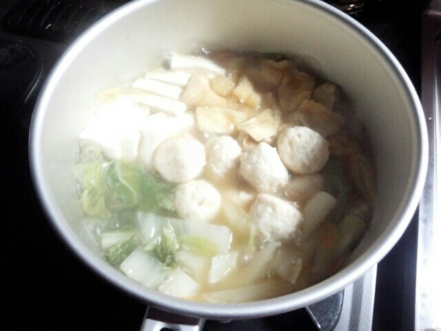 味付けはめんつゆだけ 鶏団子鍋 レシピ 作り方 By 低所得家のごはんの友 楽天レシピ