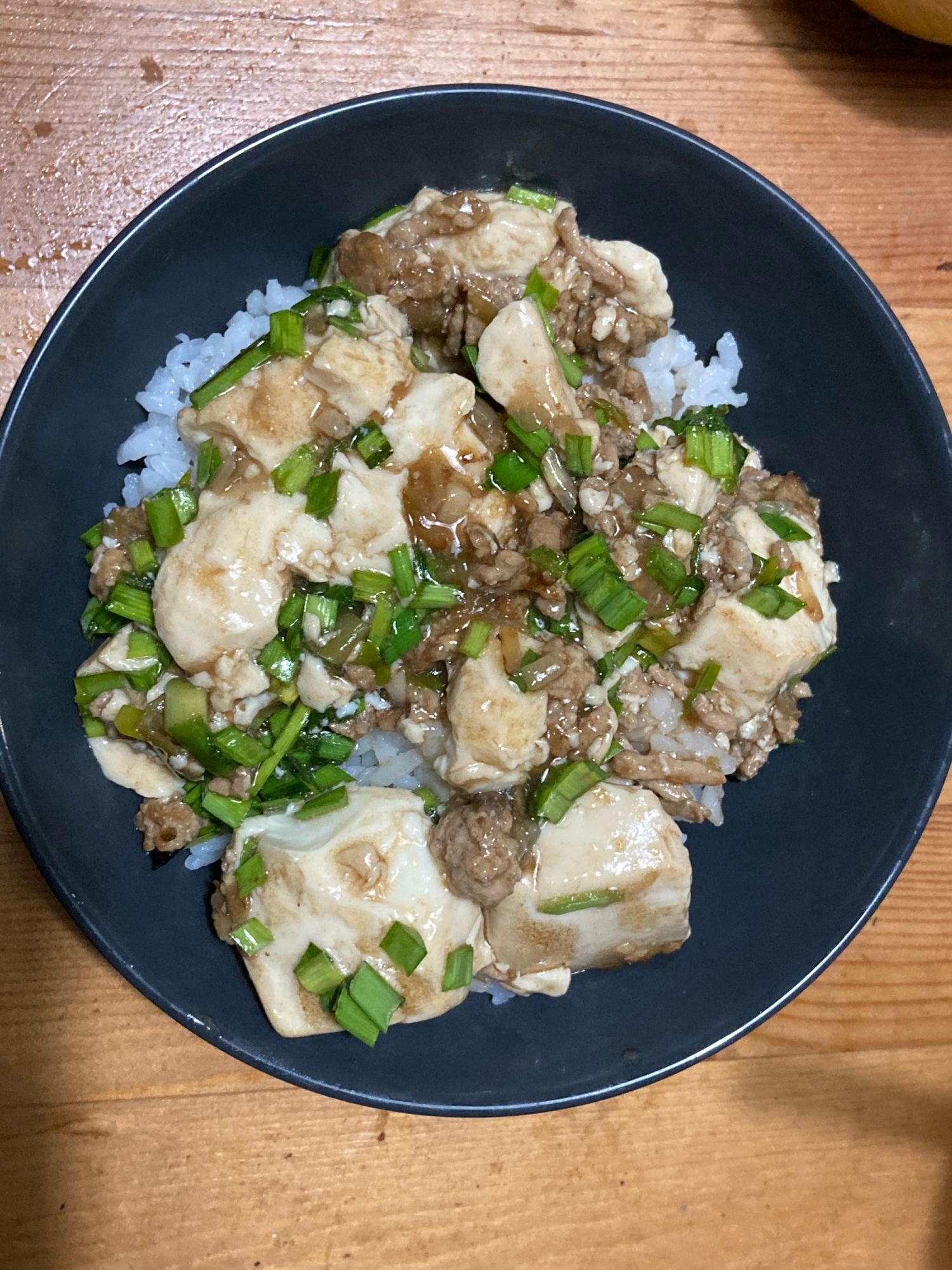 豆腐とニラと豚挽肉の中華丼