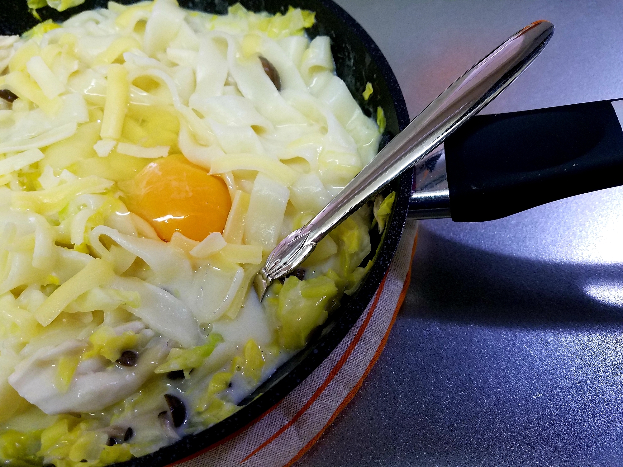 たっぷり春キャベツのクリームうどん