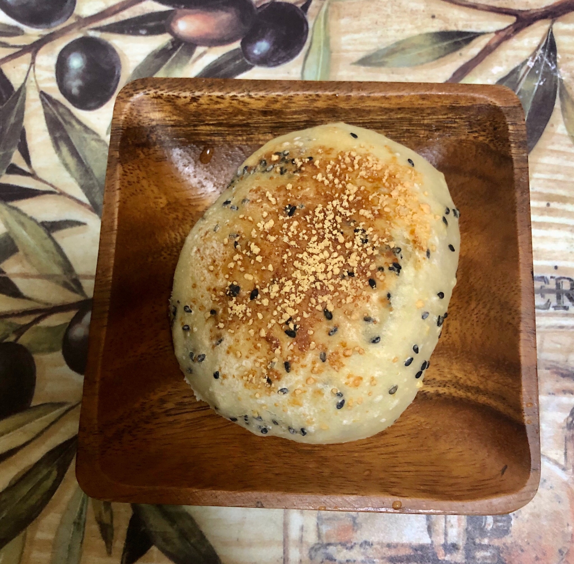 ふんわり香ばしい美味しさ♪ゴマと粉チーズのパン