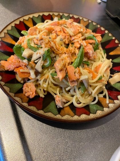 冷蔵庫の余り物☆鮭フレークとエリンギの和風パスタ